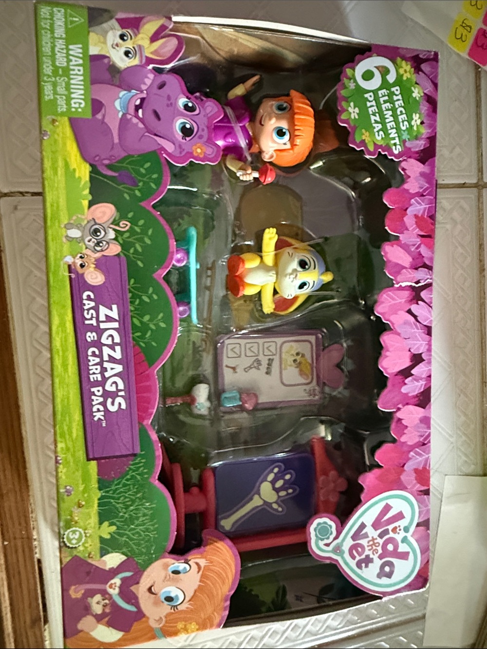 Netflix Zigzag's Cast & Care Pack Purple Playset with Orange-Haired Figure